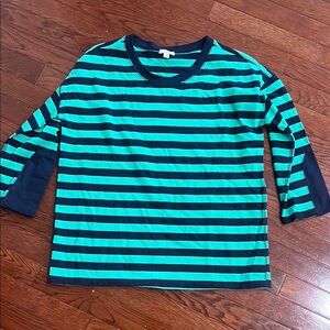 Women’s GAP barely worn navy and green striped quarter sleeve shirt